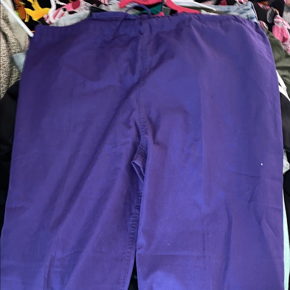 scrub pants size medium fits like 1X or 2X
